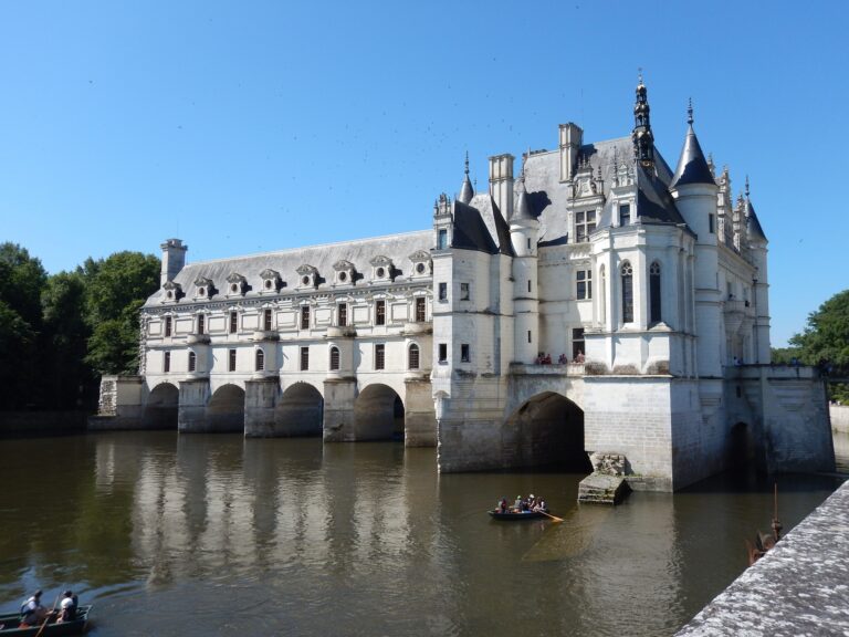 Châteaux de la Loire (Chenonceau & Chambord)